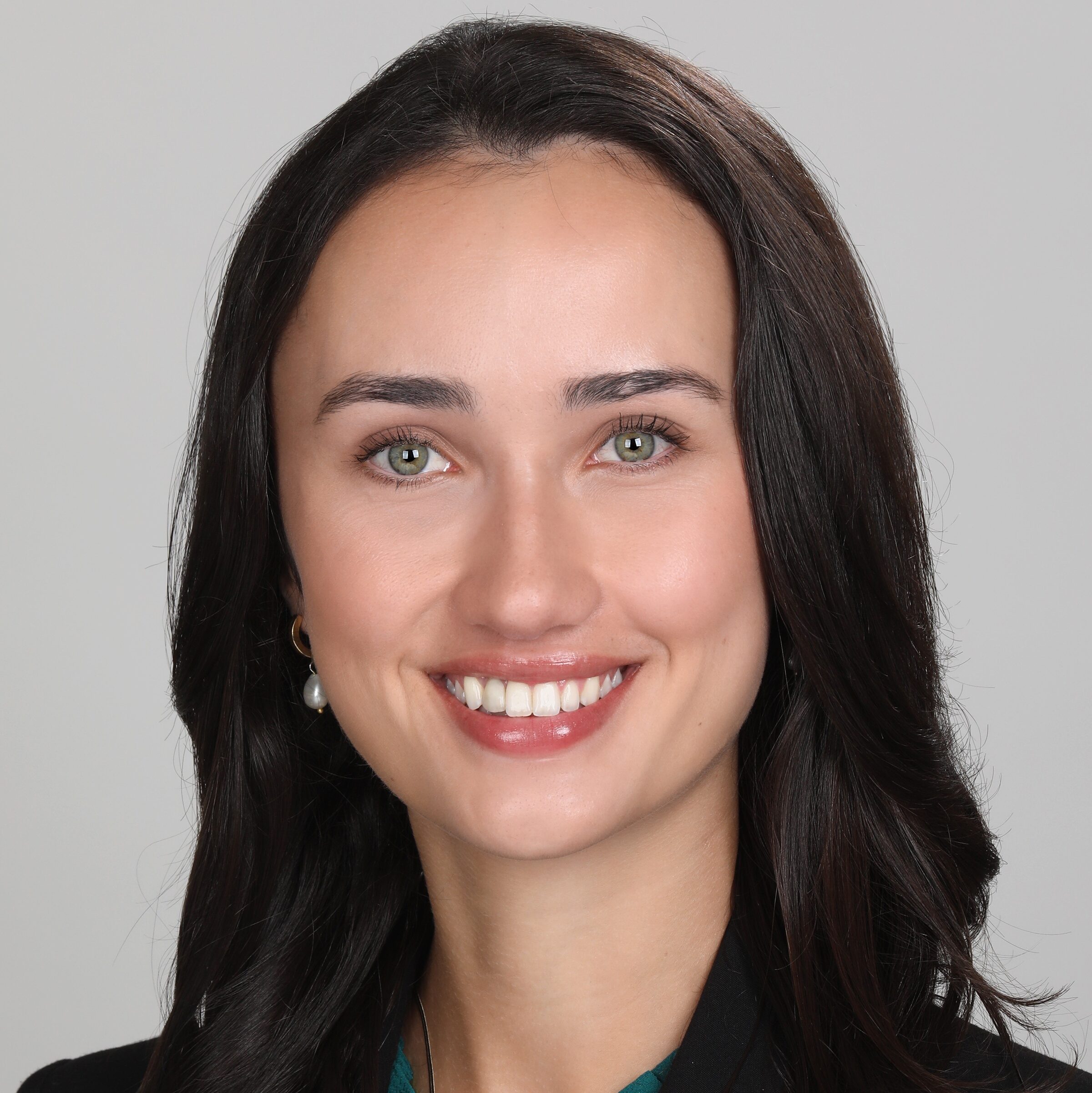 Jolie Kemp's headshot